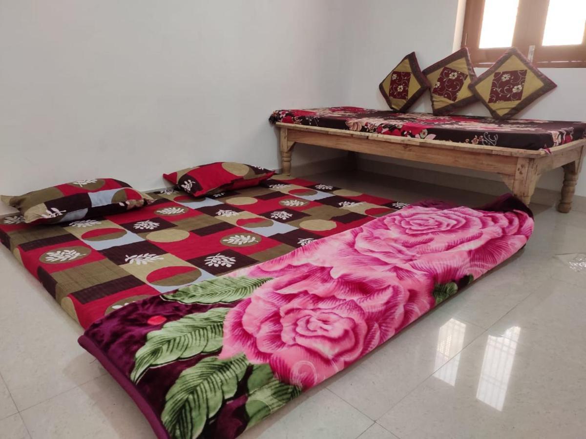 Nidhivan Homestay Vrindāvan Eksteriør bilde